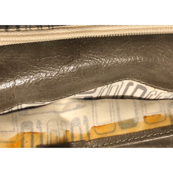 Guess Wallet - Picture 5 of 8